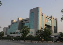 Indian markets end lower amid foreign investor outflows